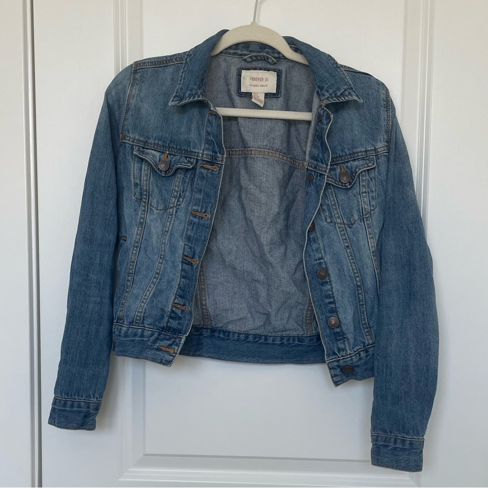 Forever 21 Size Small Denim Jacket in medium wash